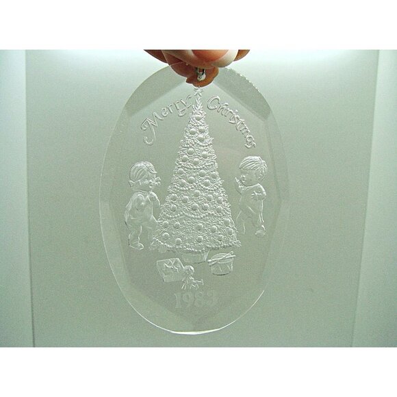Vintage 1983 Acrylic Merry Christmas Kids on Christmas Morning Etched Ornament - Picture 5 of 9